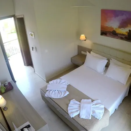 Sunwaves Beach Hotell 2*